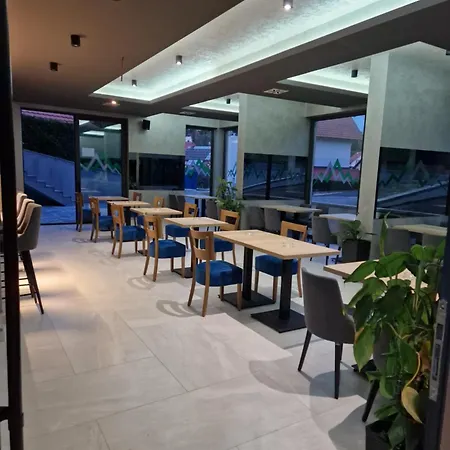 Felicita 1 * زلاتيبور